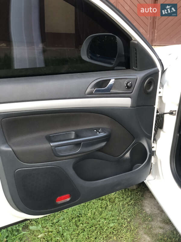 Универсал Skoda Octavia 2012 в Хусте