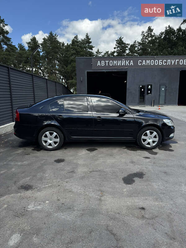 Лифтбек Skoda Octavia 2010 в Житомире