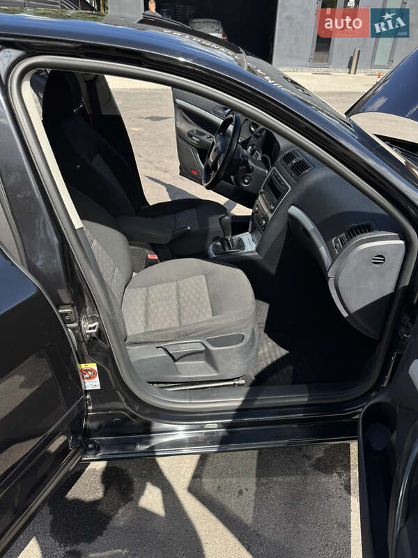 Лифтбек Skoda Octavia 2010 в Житомире