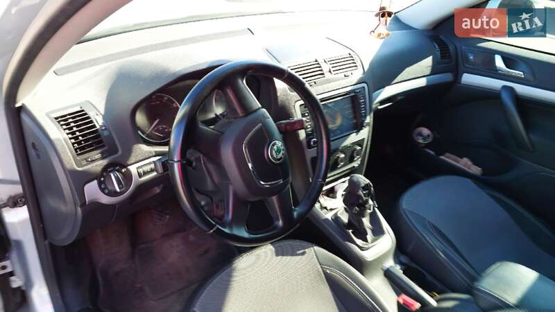 Лифтбек Skoda Octavia 2012 в Зенькове