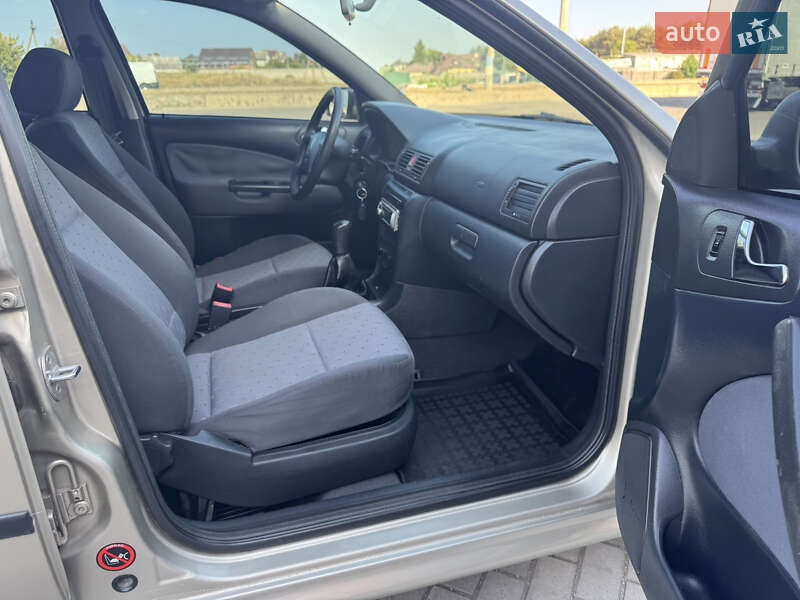 Лифтбек Skoda Octavia 2005 в Каменском
