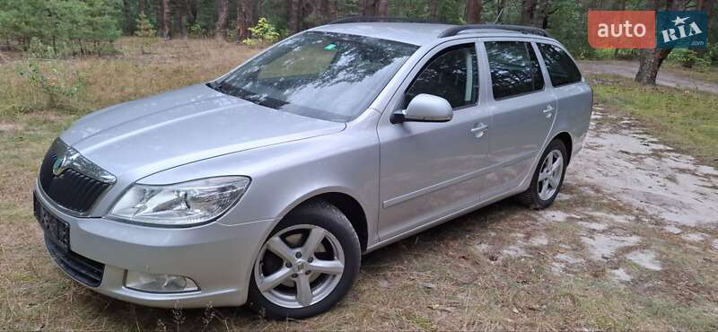 Универсал Skoda Octavia 2012 в Остроге