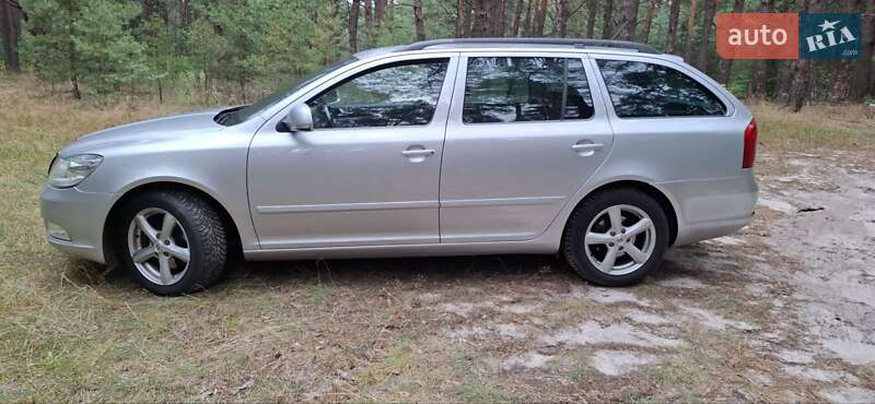 Универсал Skoda Octavia 2012 в Остроге