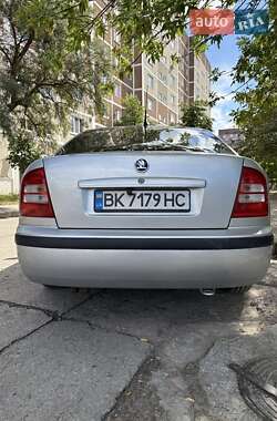 Лифтбек Skoda Octavia 2003 в 