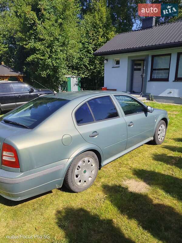 Лифтбек Skoda Octavia 2002 в Днепре