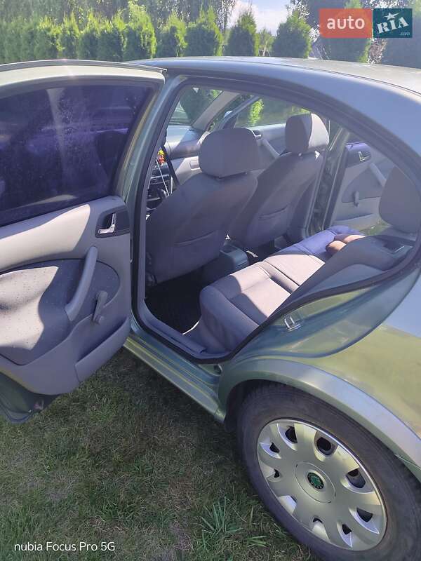 Лифтбек Skoda Octavia 2002 в Днепре