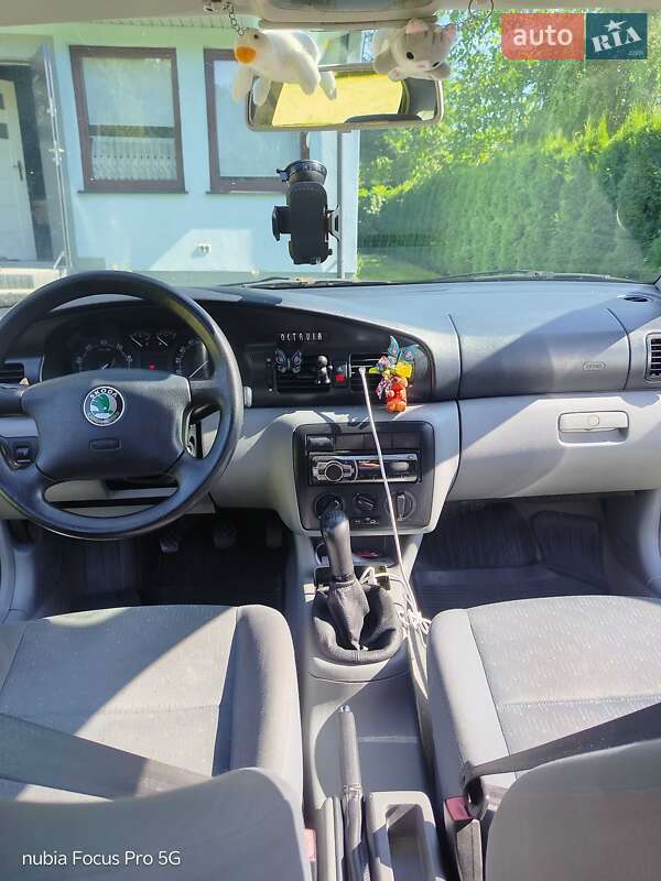 Лифтбек Skoda Octavia 2002 в Днепре