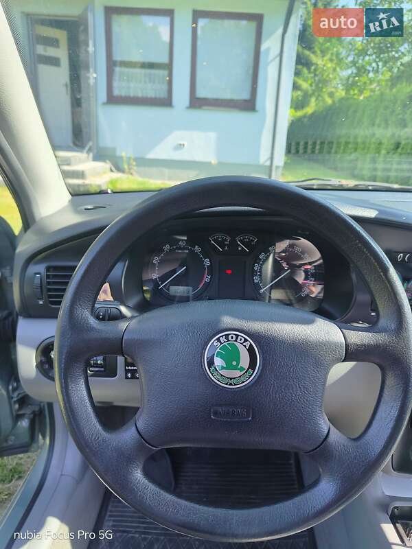 Лифтбек Skoda Octavia 2002 в Днепре