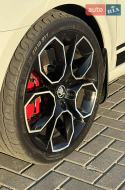 Лифтбек Skoda Octavia 2014 в 