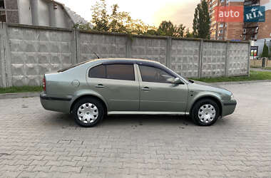 Лифтбек Skoda Octavia 2003 в 