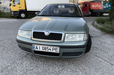 Лифтбек Skoda Octavia 2002 в 