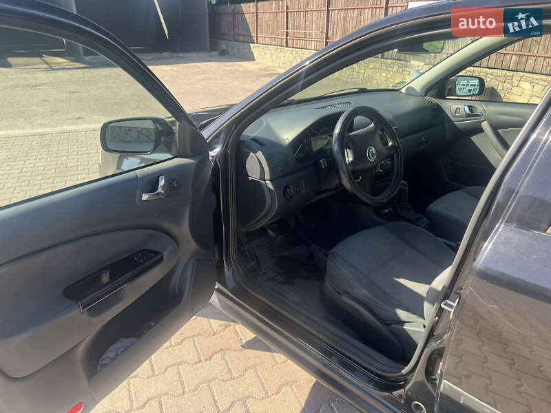 Універсал Skoda Octavia 2002 в Дунаївцях