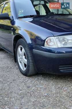 Лифтбек Skoda Octavia 2002 в 