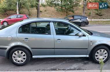 Ліфтбек Skoda Octavia 2002 в Києві