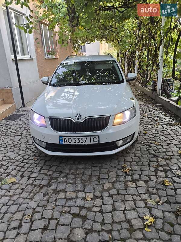 Универсал Skoda Octavia 2015 в Ужгороде