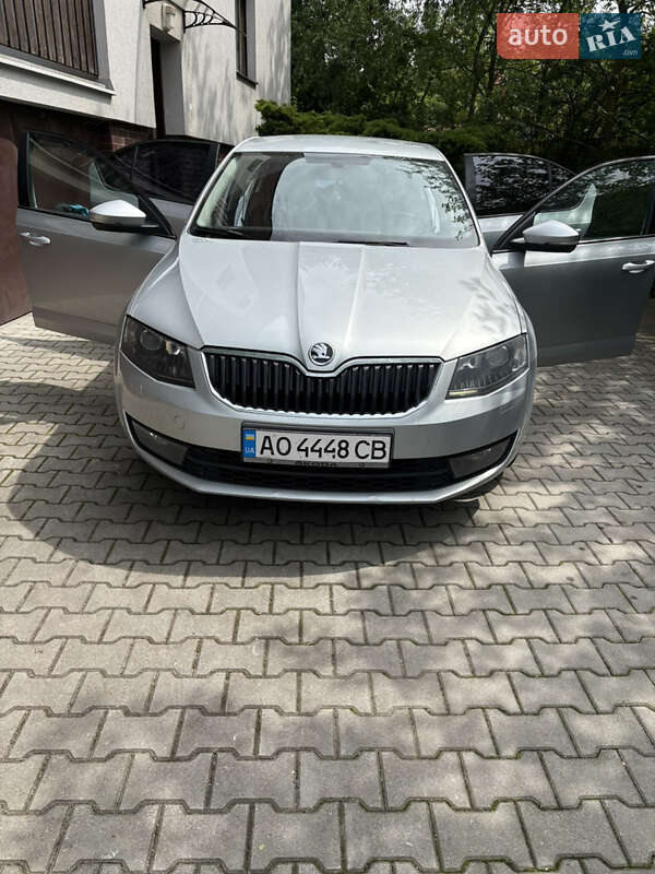 Лифтбек Skoda Octavia 2015 в Ужгороде