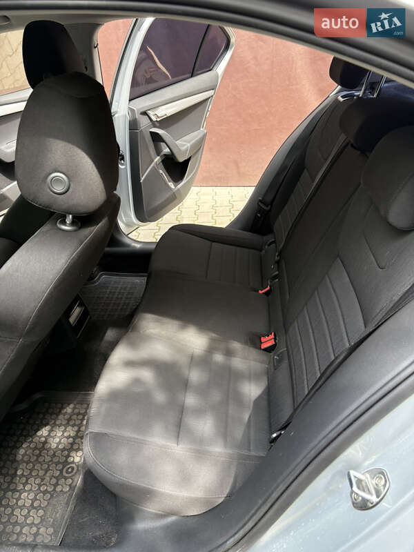 Лифтбек Skoda Octavia 2015 в Ужгороде