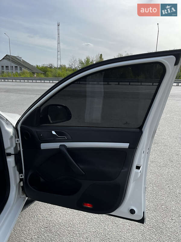 Универсал Skoda Octavia 2010 в Звягеле