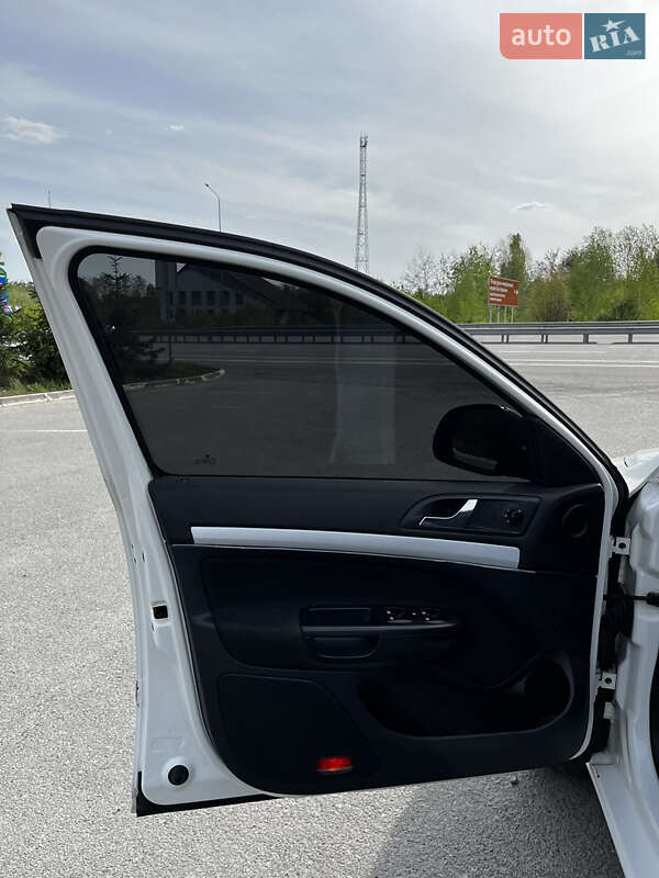 Универсал Skoda Octavia 2010 в Звягеле