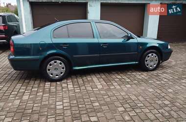 Лифтбек Skoda Octavia 1998 в 