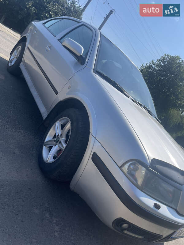 Универсал Skoda Octavia 2004 в Захарьевке