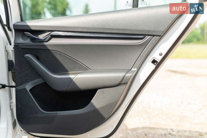 Универсал Skoda Octavia 2021 в Ровно