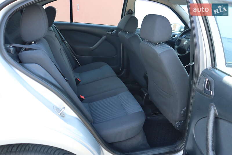 Лифтбек Skoda Octavia 2005 в Львове