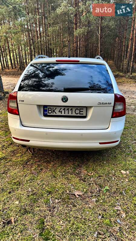 Універсал Skoda Octavia 2011 в Сарнах