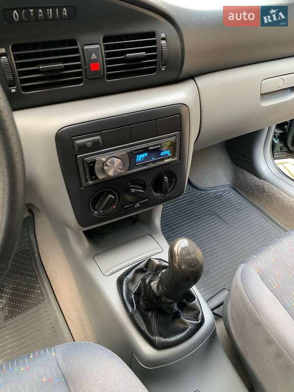 Лифтбек Skoda Octavia 2002 в Ивано-Франковске