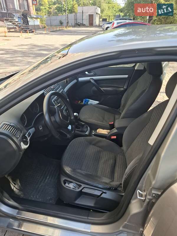 Ліфтбек Skoda Octavia 2010 в Запоріжжі
