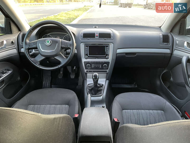 Лифтбек Skoda Octavia 2012 в Ромнах