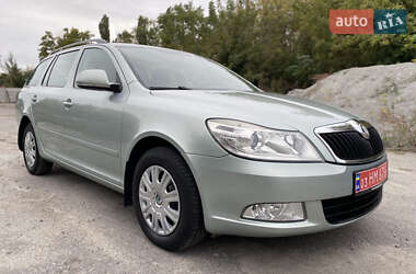 Универсал Skoda Octavia 2009 в Хороле
