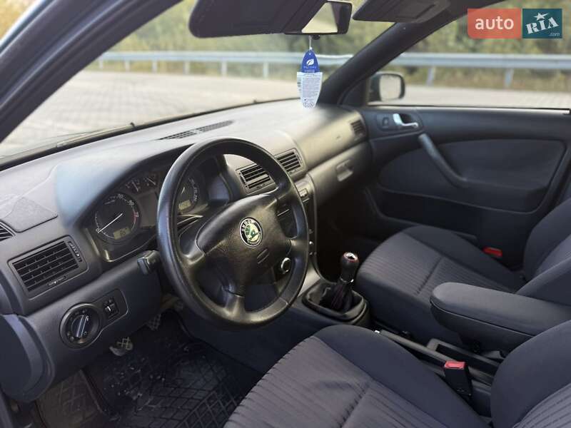 Універсал Skoda Octavia 2001 в Чернівцях