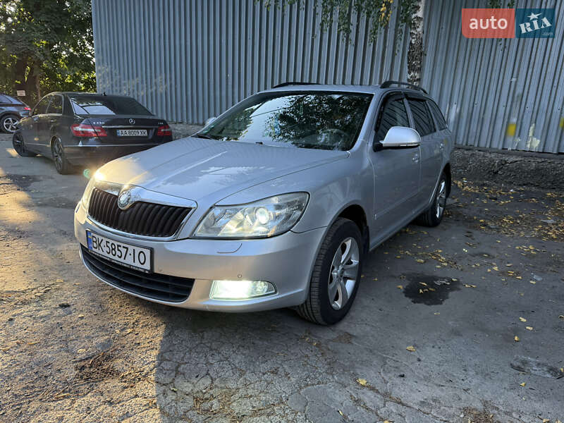 Универсал Skoda Octavia 2008 в Ровно