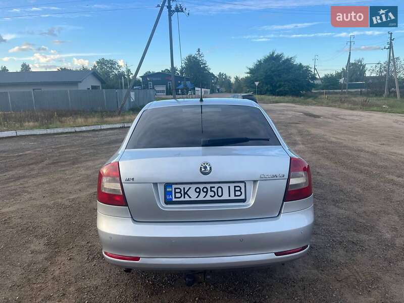 Лифтбек Skoda Octavia 2008 в Сарнах