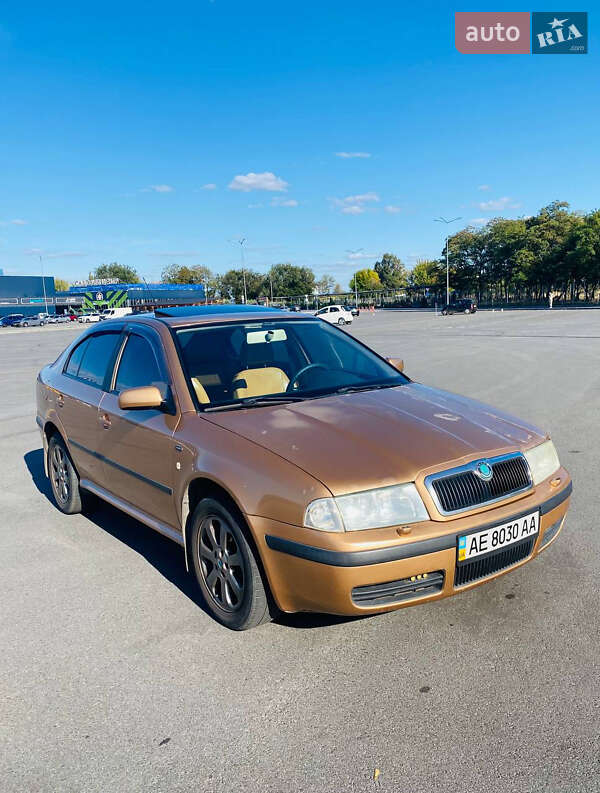 Лифтбек Skoda Octavia 2002 в Днепре