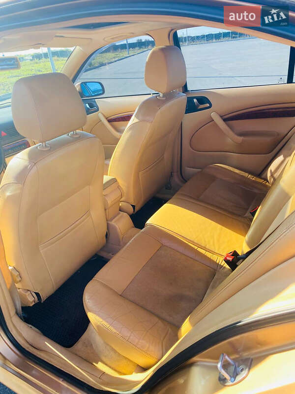 Лифтбек Skoda Octavia 2002 в Днепре