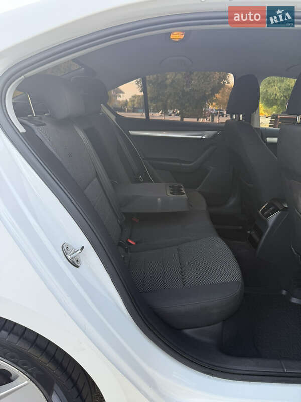 Лифтбек Skoda Octavia 2016 в Запорожье