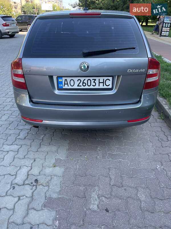 Універсал Skoda Octavia 2012 в Ужгороді