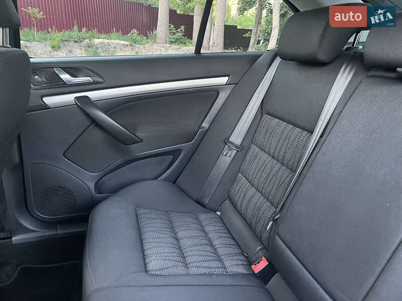 Лифтбек Skoda Octavia 2010 в Житомире