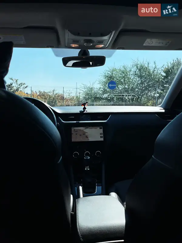 Skoda Octavia 2017 VIN TMBJG9NE2J0198820 фото оголошення 8 з 65