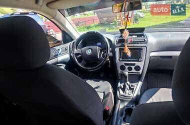 Ліфтбек Skoda Octavia 2004 в  фото 4 Ліфтбек Skoda Octavia 2004 в