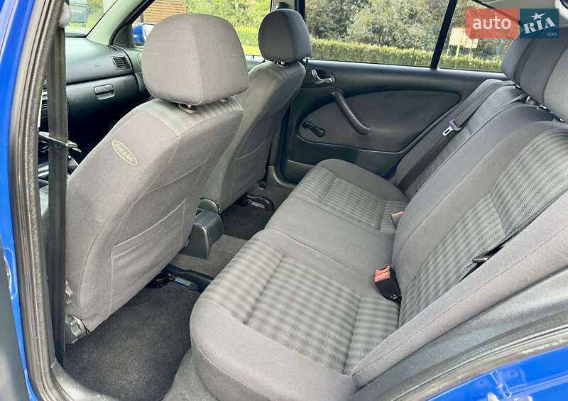 Лифтбек Skoda Octavia 2004 в Черновцах