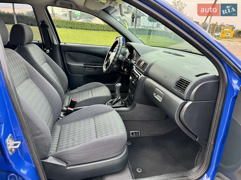 Лифтбек Skoda Octavia 2004 в Черновцах