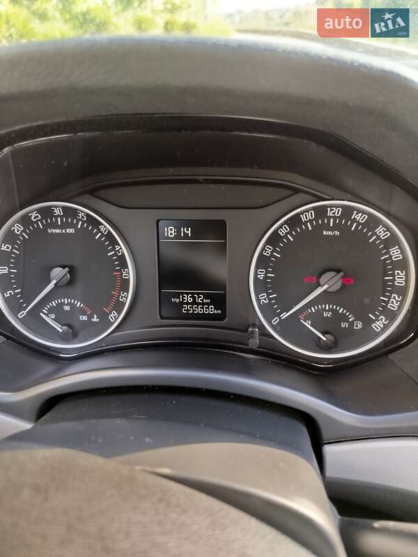 Универсал Skoda Octavia 2012 в Шумске