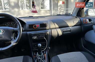 Лифтбек Skoda Octavia 2002 в 