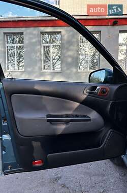 Лифтбек Skoda Octavia 2002 в 