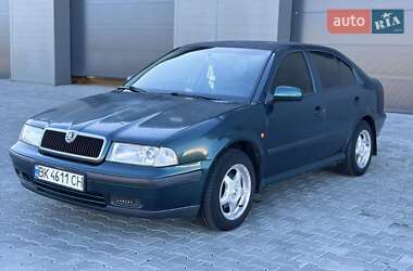 Лифтбек Skoda Octavia 1999 в Сарнах
