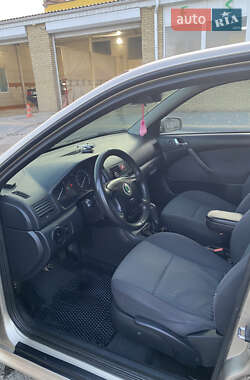 Лифтбек Skoda Octavia 2004 в 