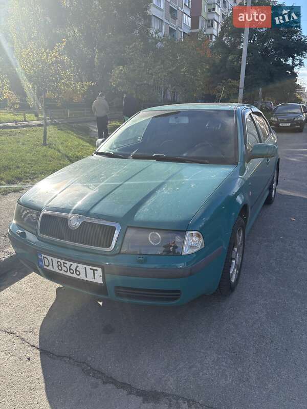 Лифтбек Skoda Octavia 2000 в 
